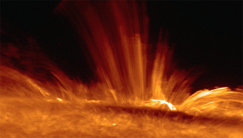 Hinode and IRIS have shown that the dynamic solar chromosphere could be heated and formed by dissipation of the energy of waves. © NAOJ/JAXA